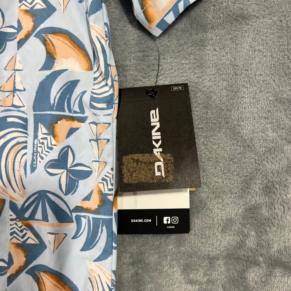 Dakine Mens Blue Shark Fin Wave Print Short Sleeve Button Up Shirt Large NWT - Picture 3 of 8